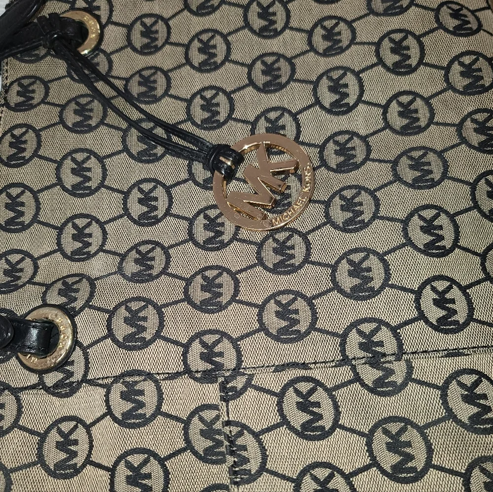 MK MICHAEL KORS  SIGNATURE SHOULDER BAG - Picture 2 of 11